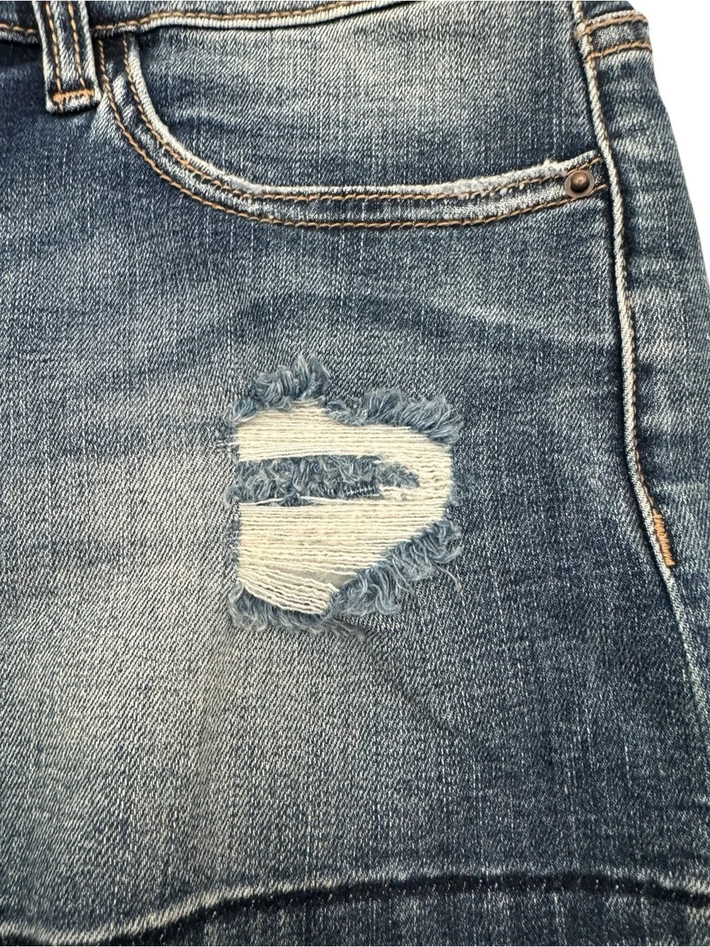 Sneak Peak Cut Off Distressed Mid Rise 9.5